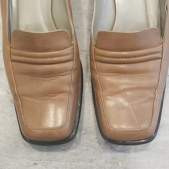 💕SAKS FIFTH AVENUE💕 Penny Loafer Leather Heels - Picture 3 of 13